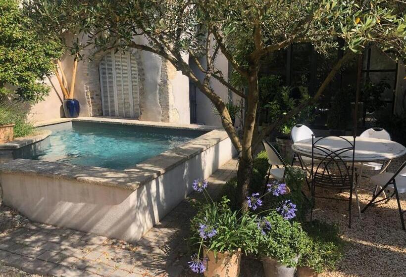 住宿加早餐  La Maison Blanche Uzès