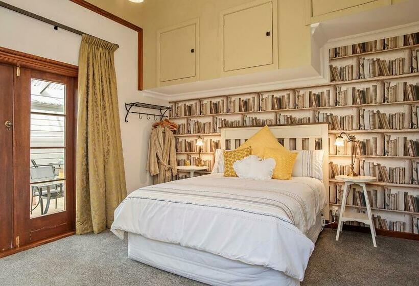 Bed and Breakfast Pepper Tree Villa
