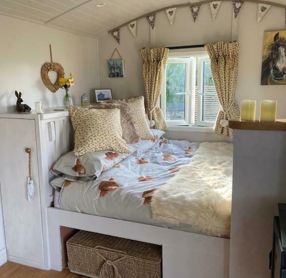 Отель Willowbank Shepherds Hut