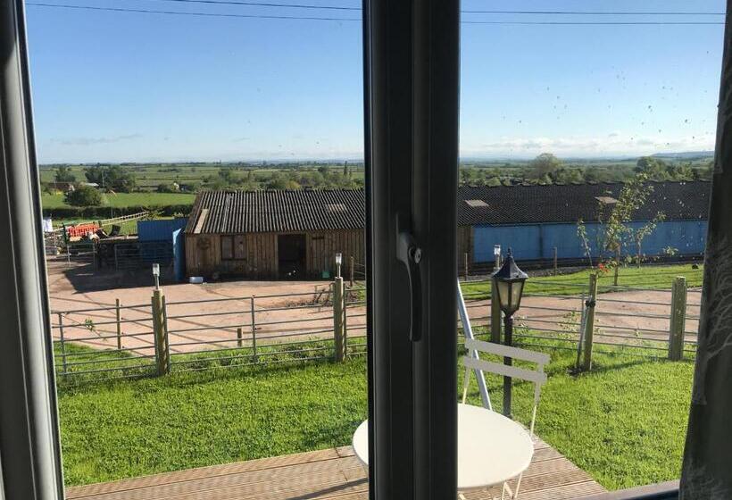 Отель Willowbank Shepherds Hut
