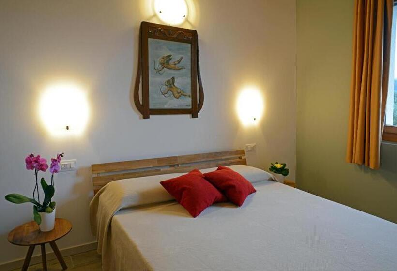 ホテル Agriturismo Fioralba