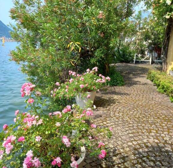 L Oleandro Sul Lago D Iseo B&b