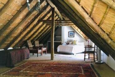 تختخواب و صبحانه Du Barry Guest House