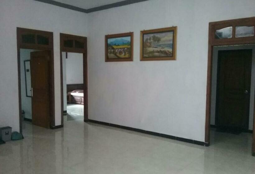 ユースホステル Ngebel Indah