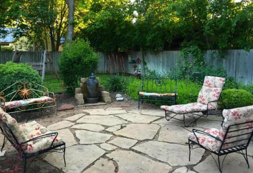 Bed and Breakfast Comal Inn