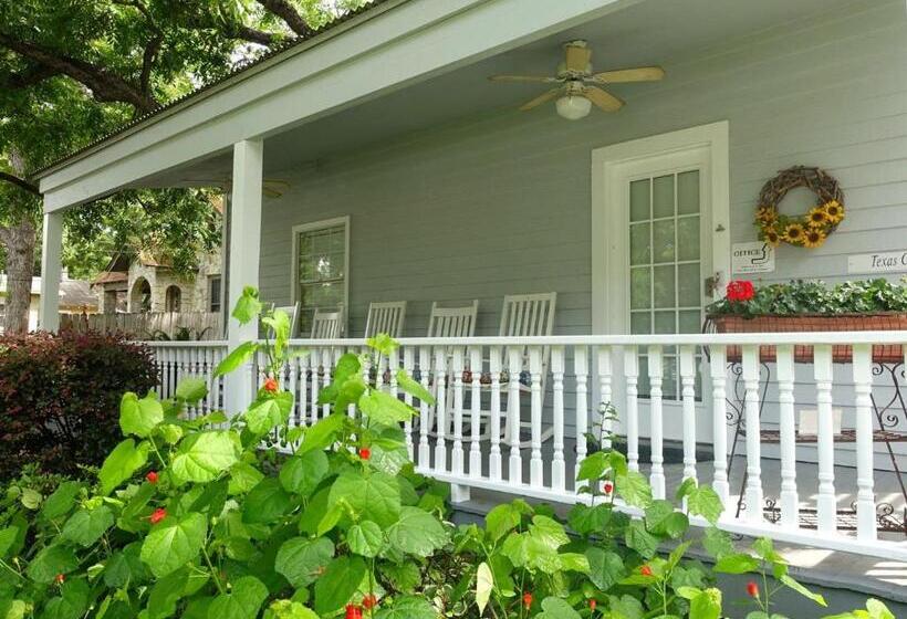 Bed and Breakfast Comal Inn