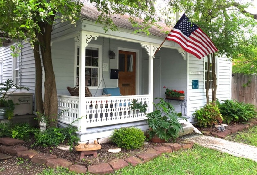 Bed and Breakfast Comal Inn