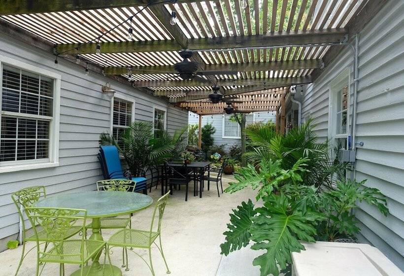 Bed and Breakfast Comal Inn
