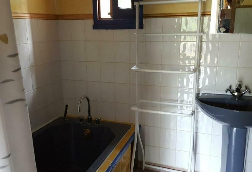 Bed and Breakfast L Oliveraie En Provence