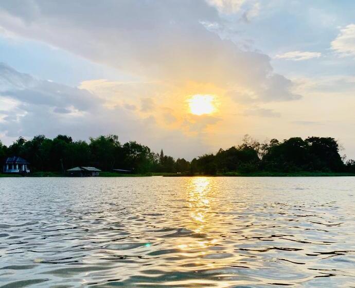 تختخواب و صبحانه Baantia Chomtawan