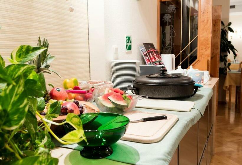 فندق Gasthaus Pension Zum Lustigen Steirer