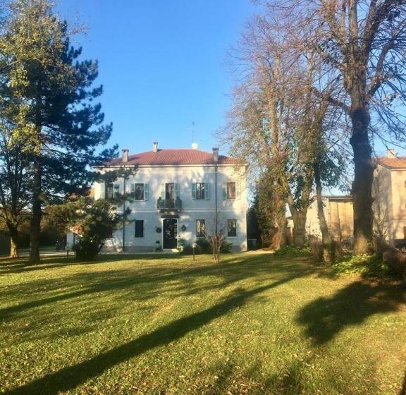 مبيت وإفطار Villa Manto