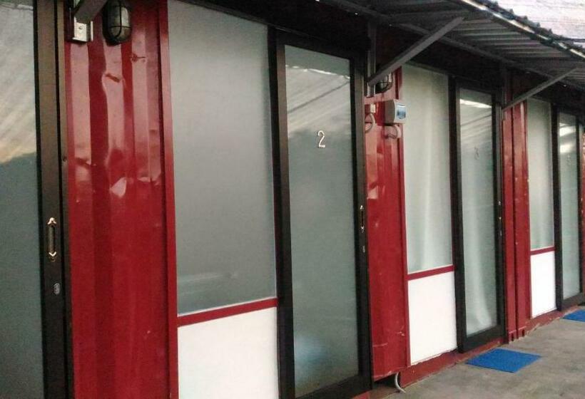 هتل کپسول The Container