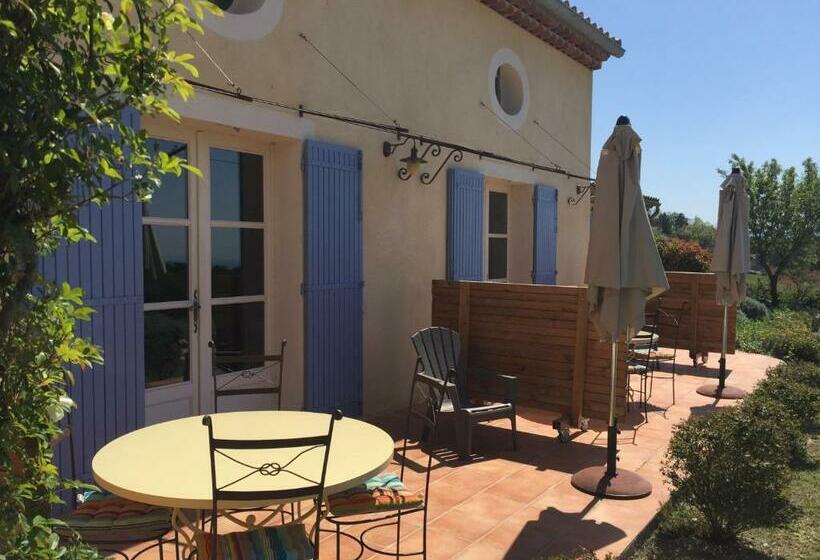 بنسيون Au Pied Du Ventoux