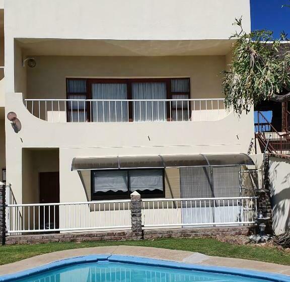 Пансион Karoo View Guesthouse Cradock