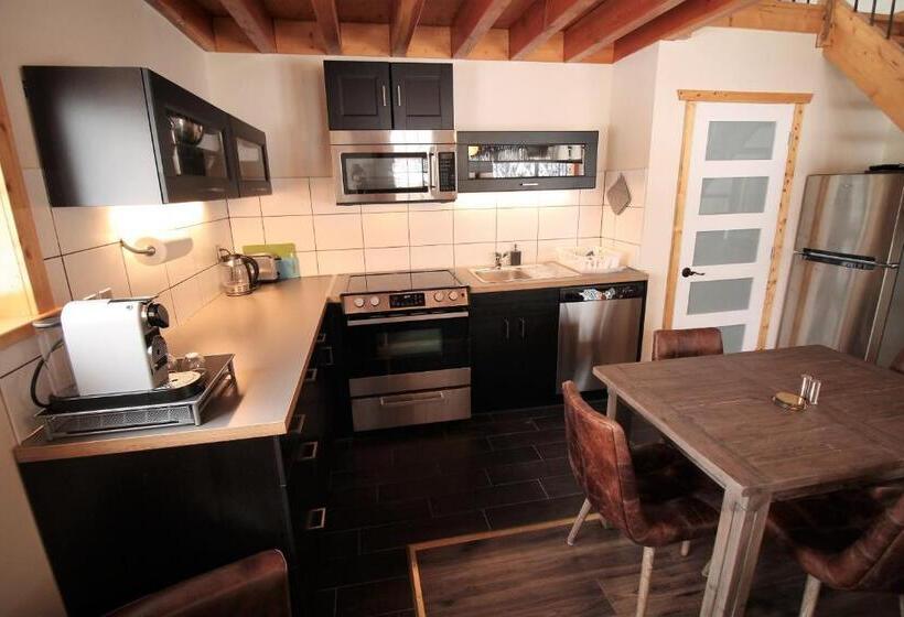 منتجع Red Cariboo Apartments