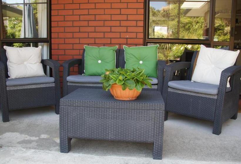 تختخواب و صبحانه 4b On Rearsby