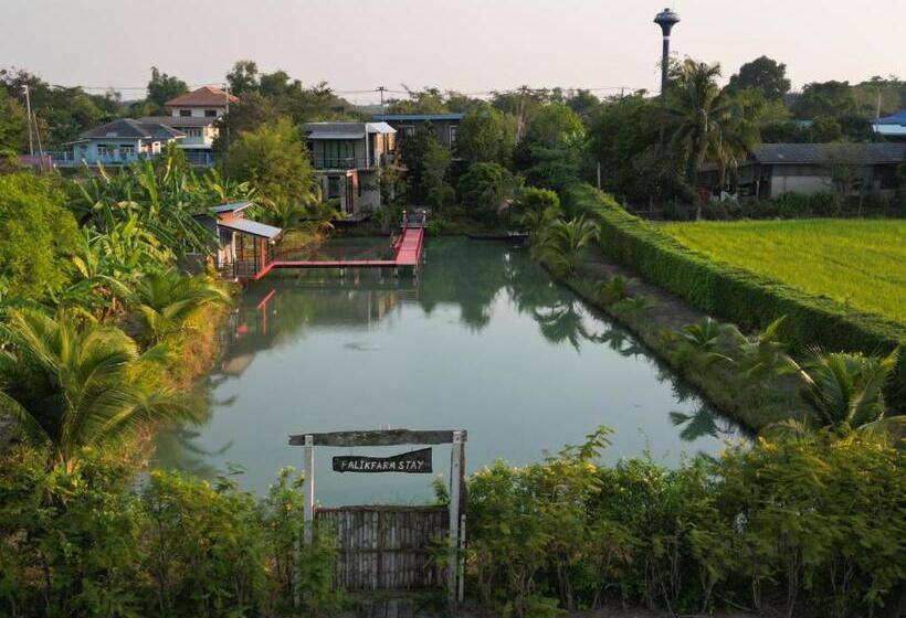 هتل Falik Farm Stay
