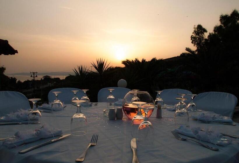 استراحتگاه Aristoteles Holiday Hotel And Spa