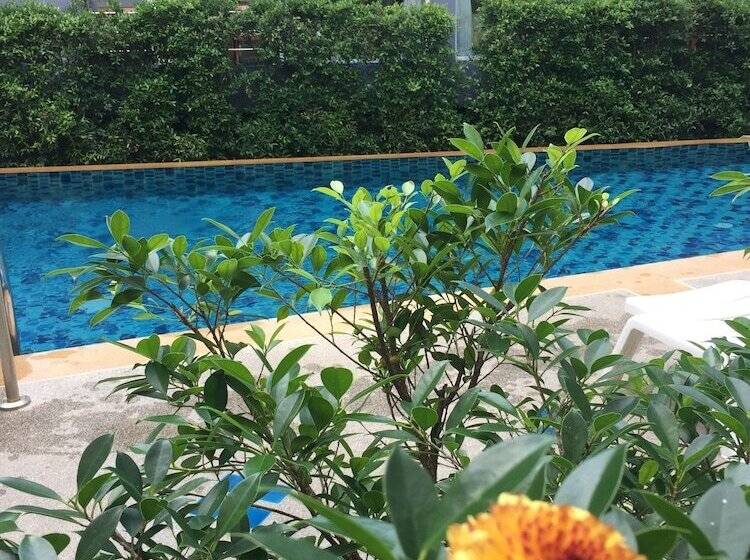 هتل Aonang Village Resort