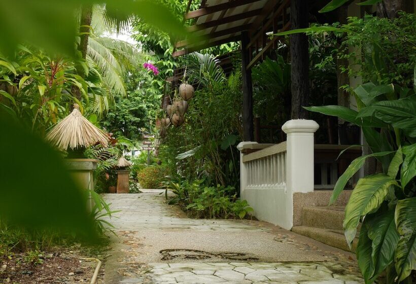 هتل Bangtao Beach Chalet Resort
