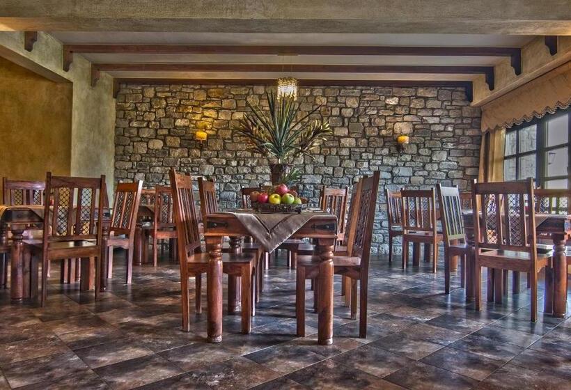 هتل Doupiani House