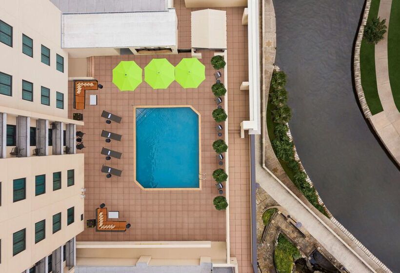 هتل Embassy Suites San Antonio Riverwalk Downtown