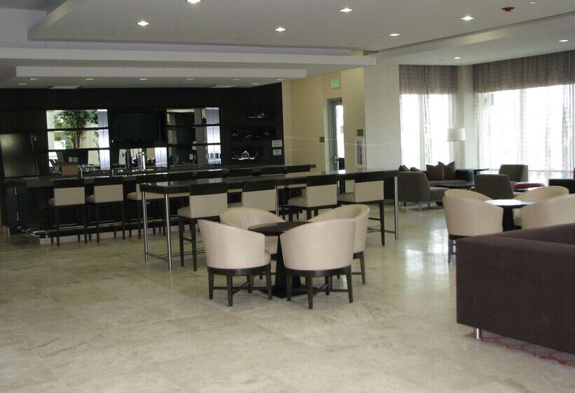 فندق Embassy Suites Ontario Airport