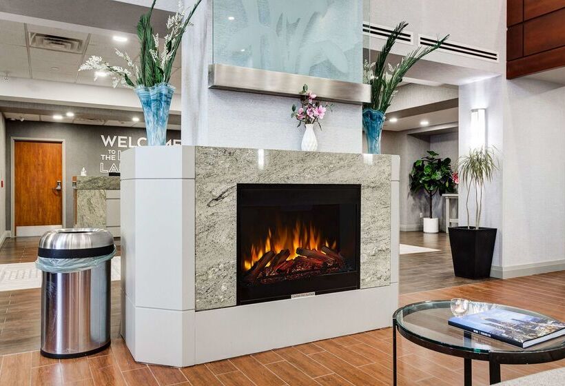 هتل Hampton Inn & Suites By Hilton Brantford Conference Centre