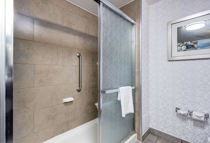 هتل Hampton Inn & Suites By Hilton Brantford Conference Centre