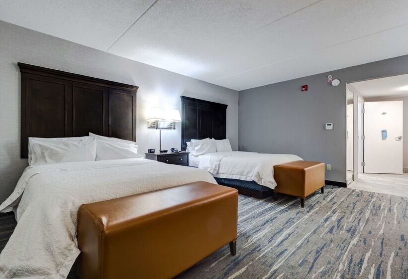 هتل Hampton Inn & Suites By Hilton Brantford Conference Centre
