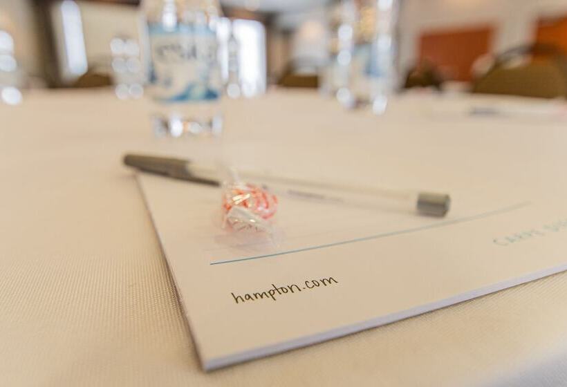 هتل Hampton Inn & Suites By Hilton Brantford Conference Centre