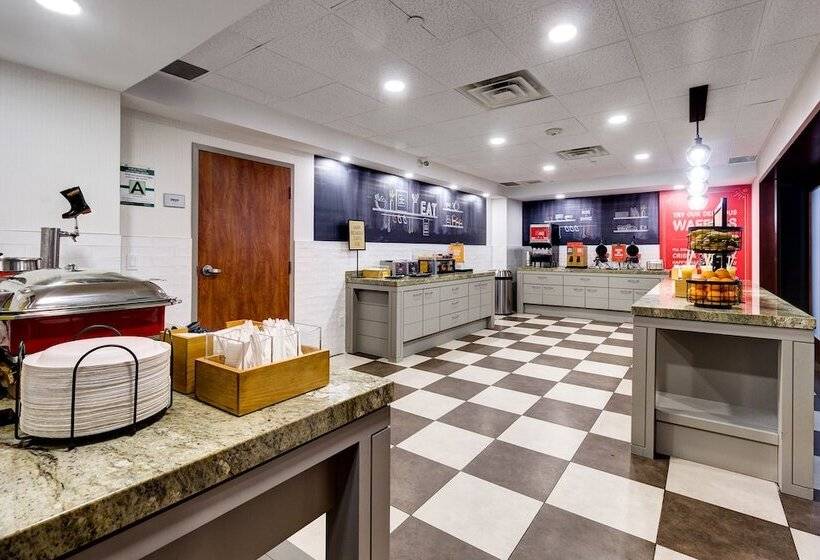 هتل Hampton Inn & Suites By Hilton Brantford Conference Centre