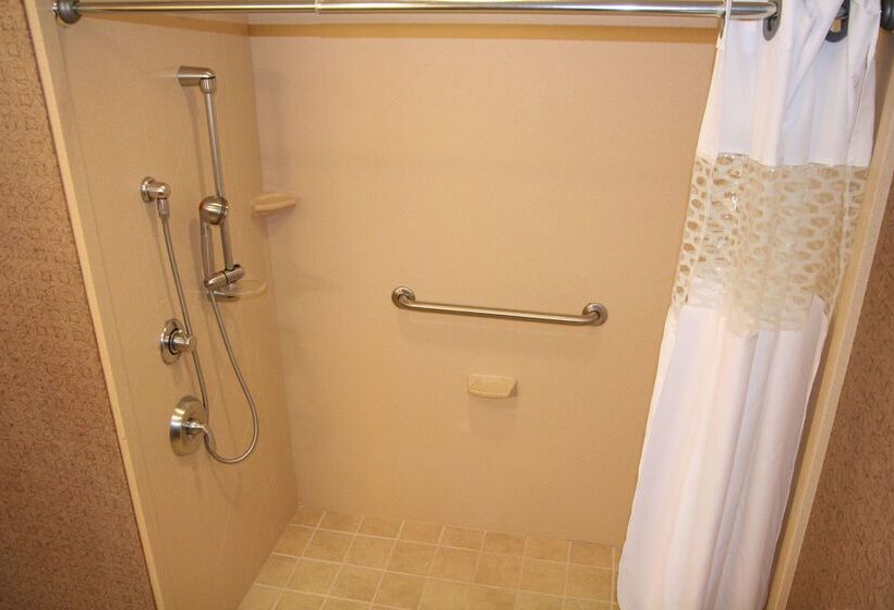 هتل Hampton Inn & Suites Chesapeake Battlefield Blvd