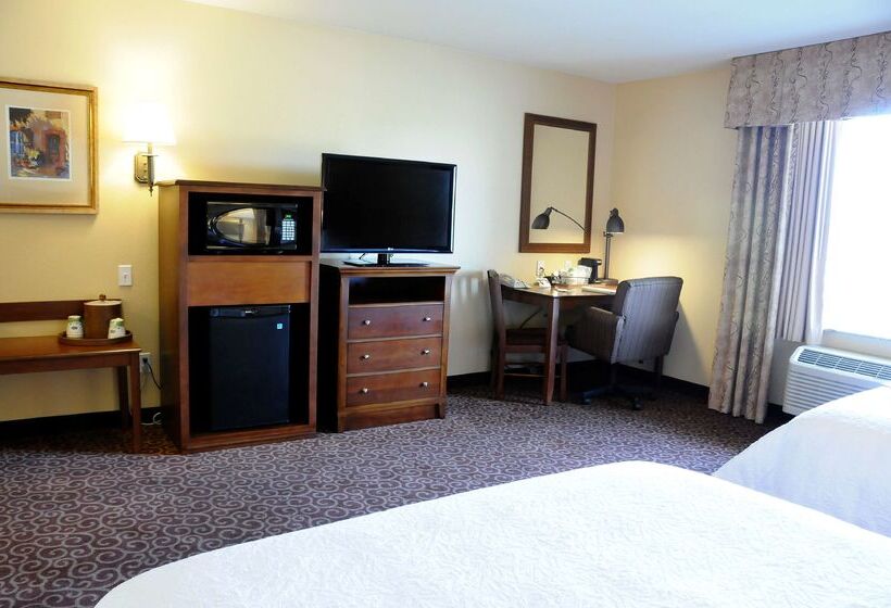 호텔 Hampton Inn & Suites Red Bluff