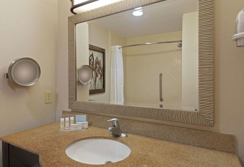 Отель Hampton Inn & Suites Wellington