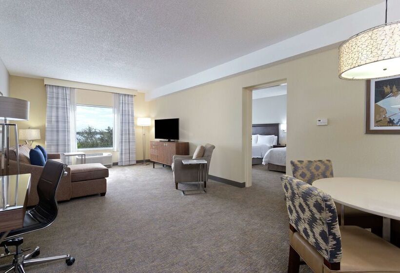 Отель Hampton Inn & Suites Wellington