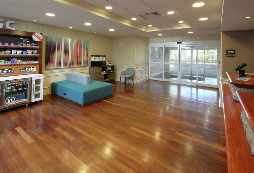 فندق Hampton Inn & Suites Clinton  I26