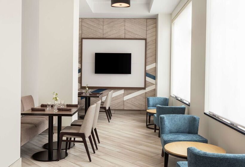 هتل Hilton Garden Inn Minneapolis Downtown