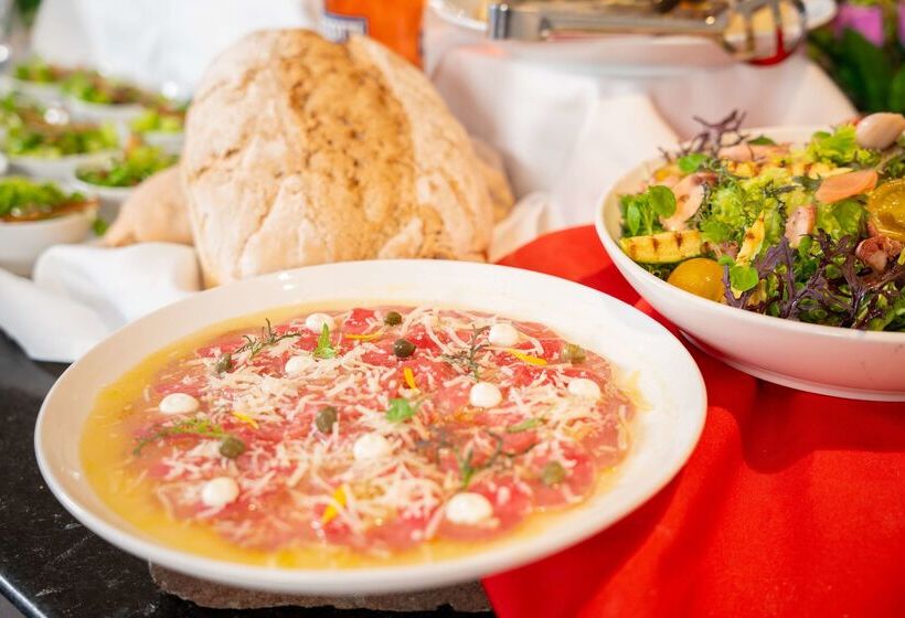 هتل Hilton Garden Inn Santiago Airport