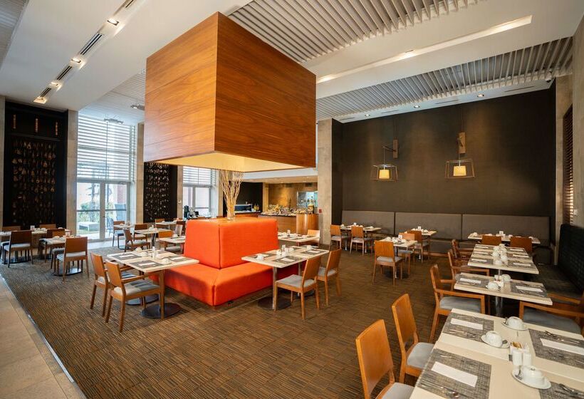 هتل Hilton Garden Inn Santiago Airport