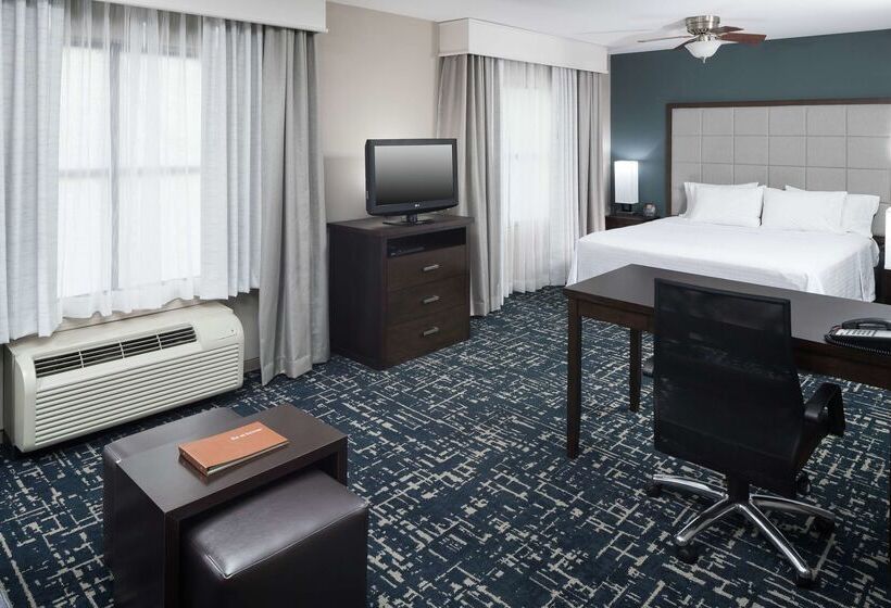 هتل Homewood Suites By Hilton Cedar Rapidsnorth