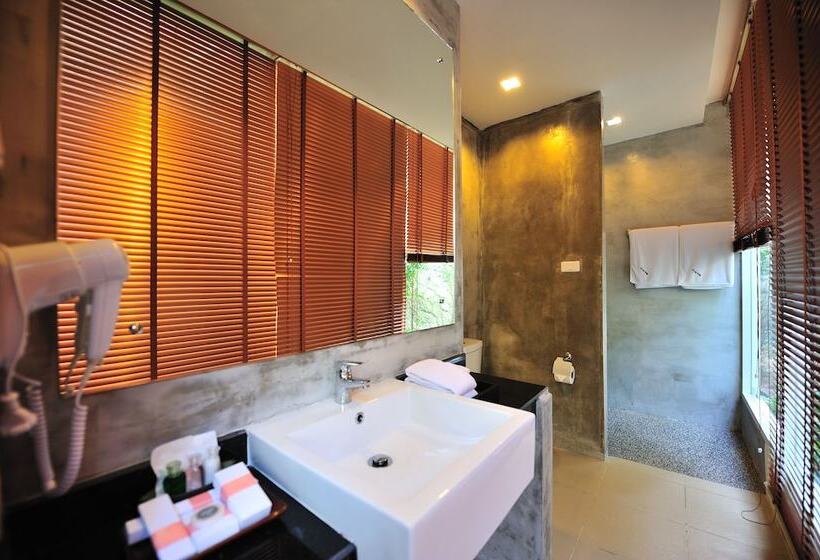 هتل Lae Lay Suites