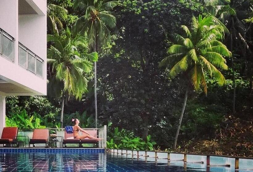 هتل Lae Lay Suites
