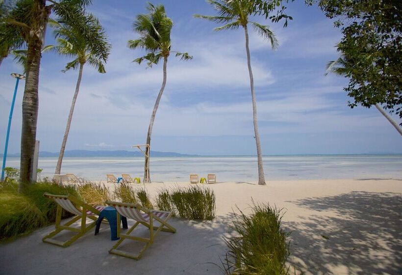 هتل Lime N Soda Beachfront Resort