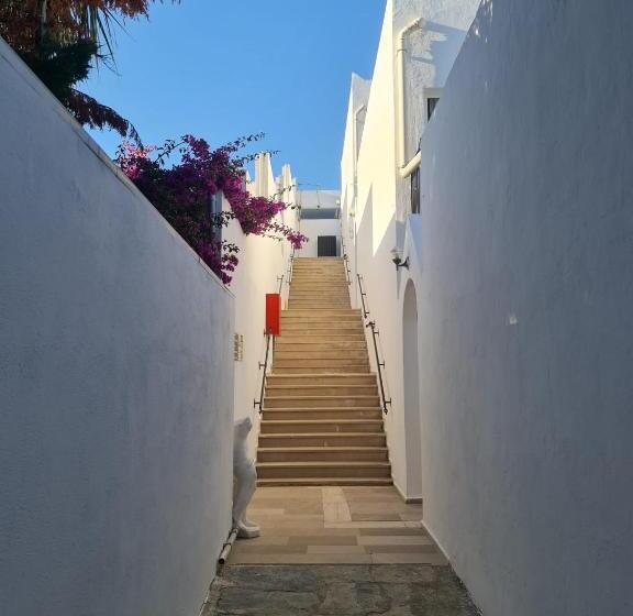 فندق Nagi Beach