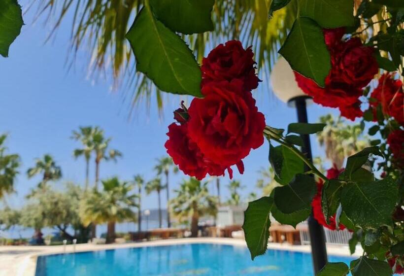 فندق Nagi Beach