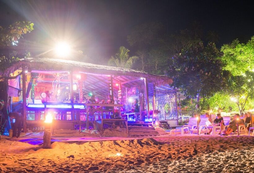 هتل Phi Phi The Beach Resort