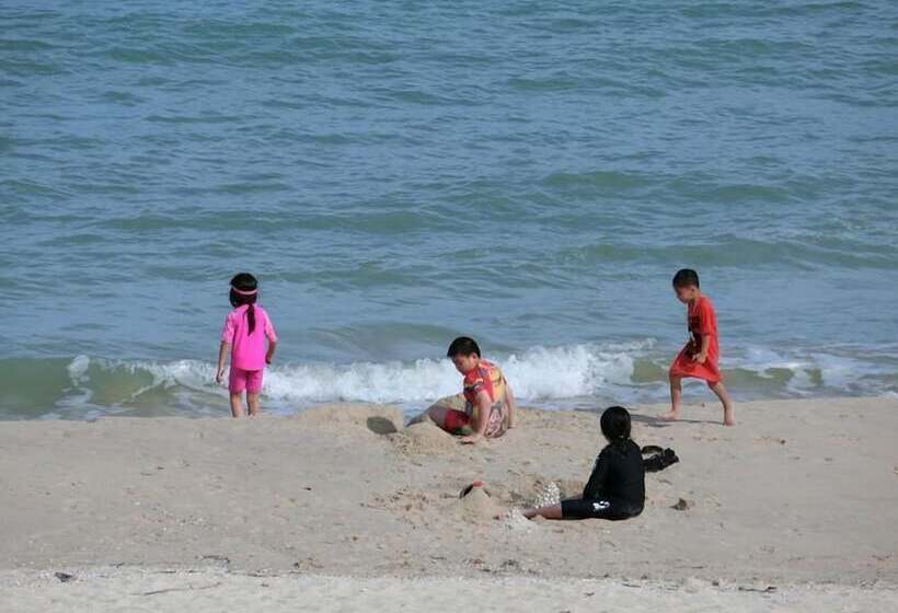 هتل Talkoo Beach Resort Khanom