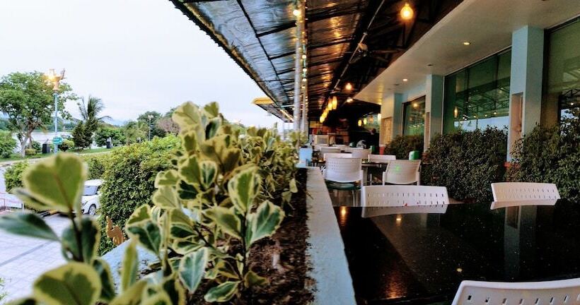 هتل Viang Tak Riverside